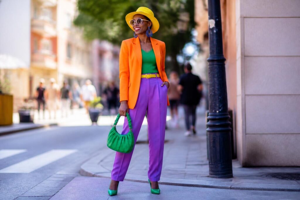 découvrez comment oser le total look coloré et adopter la couleur de la tête aux pieds avec style et confiance. nos conseils pour un look audacieux et tendance.